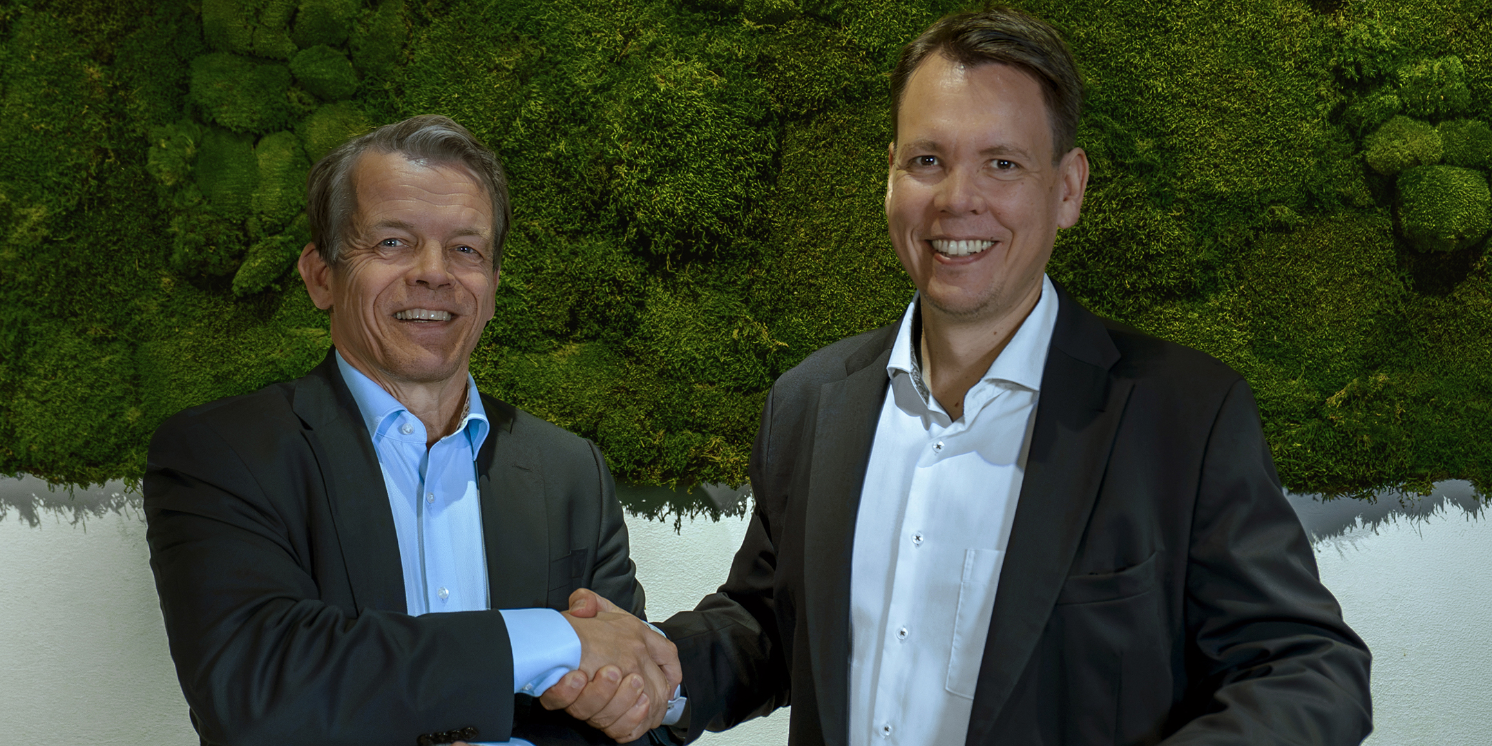 Kimmo Koski, Managing Director, CSC and Juha Vartiainen, Co-founder & Chief Global Affairs Officer, IQM. Image: Peter Franco, IQM